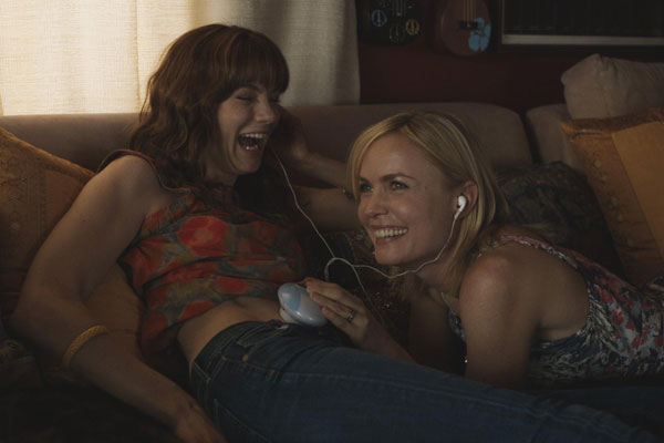 Michelle Monaghan and Radha Mitchell in Gus