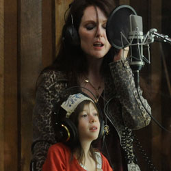 Julianne Moore and Onata Aprile in What Maisie Knew