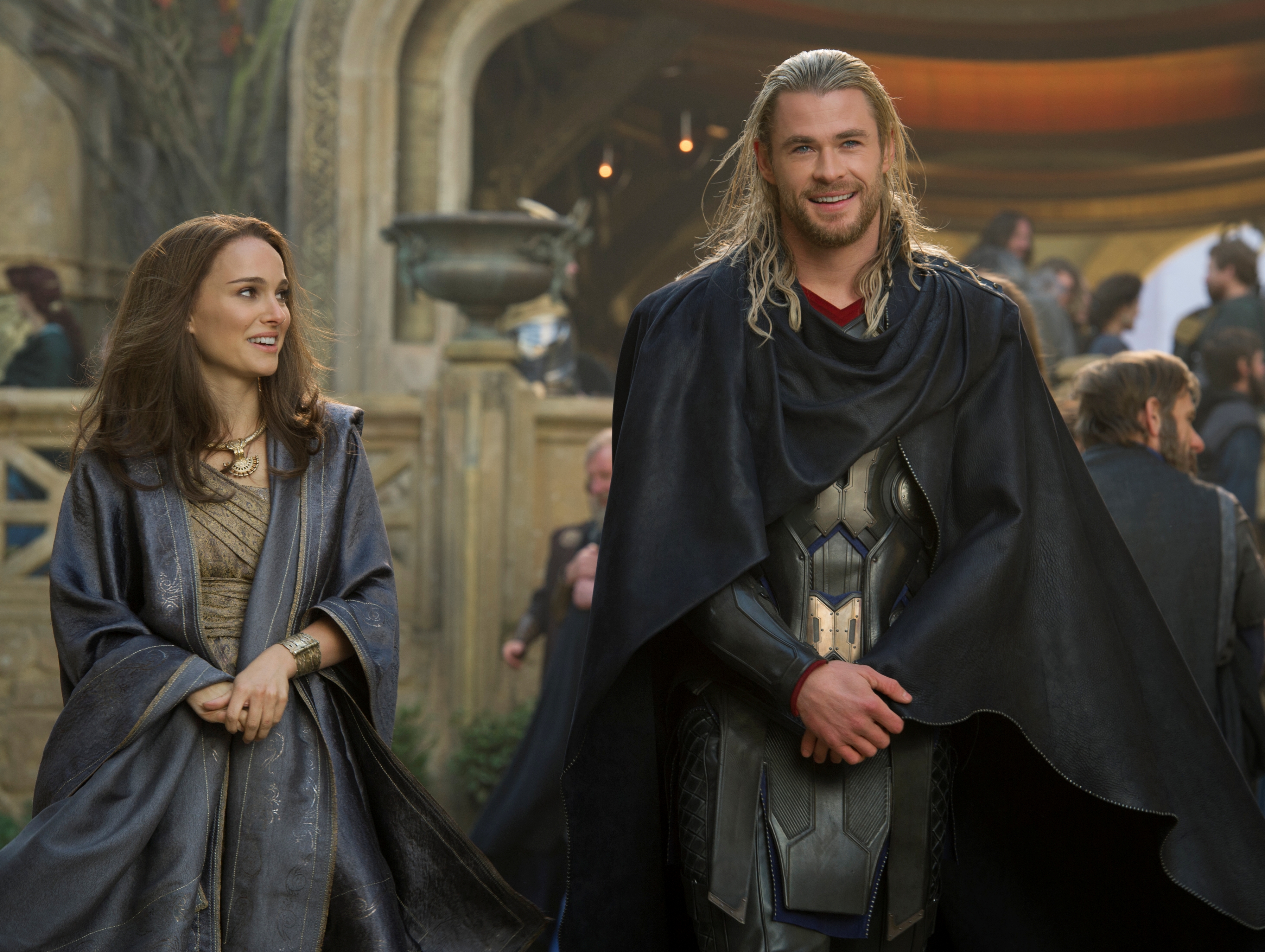 Thor The Dark World Chris  and Natalie Portman