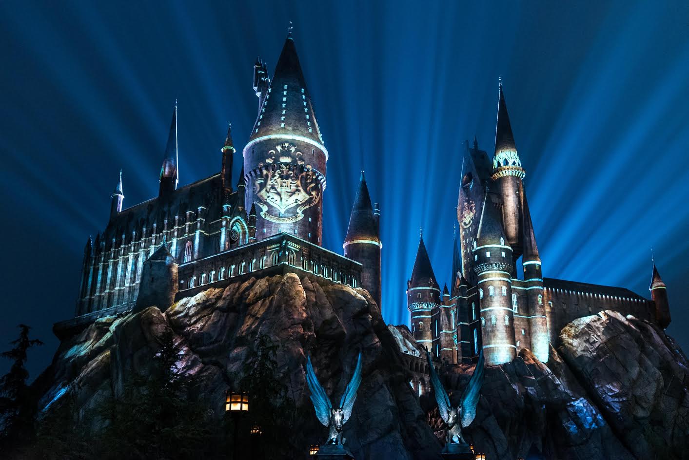 The Nighttime Lights at Hogwarts Castle now open at Universal Studios