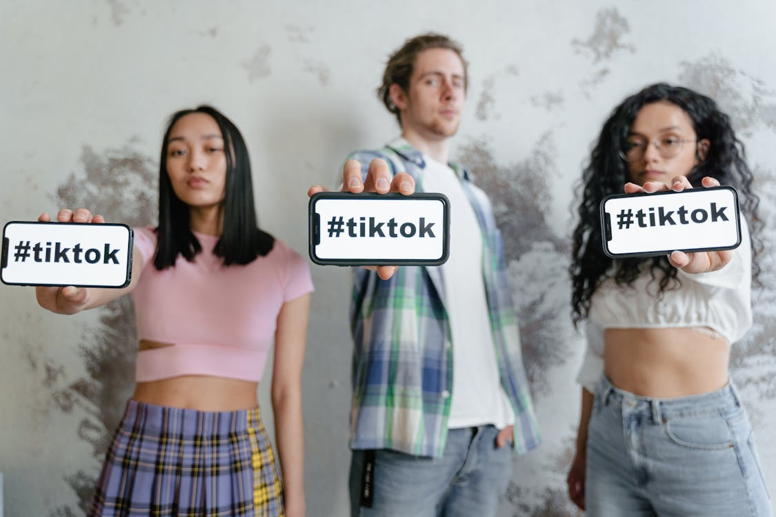 shockya.com - Shockya Team - Shock on the Social Media Stage: How Viral Trends Amplify Headlines
