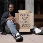 THE ILLUSION OF GLAMOR: HOW HOLLYWOOD’S NEW FACES BEGIN THEIR CAREERS IN PARKING LOTS, NOT PREMIERES